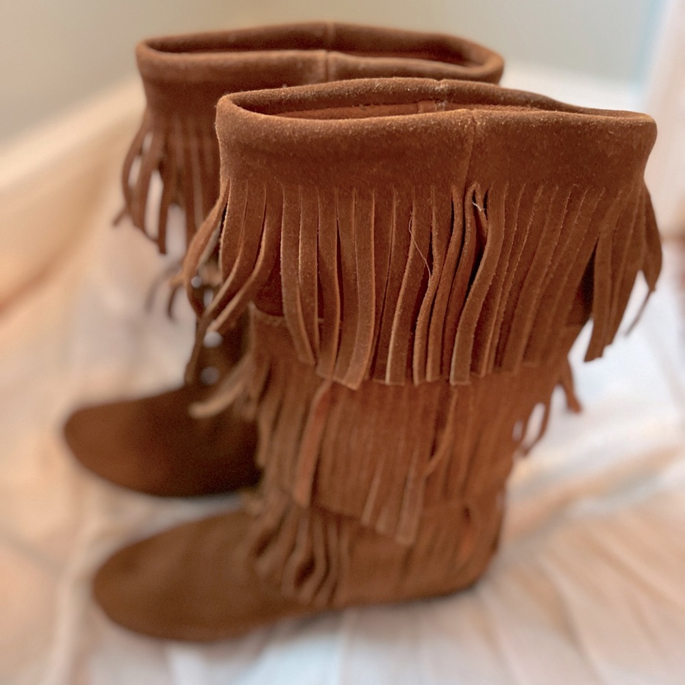 Minnetonka 3 Layer Fringe boots